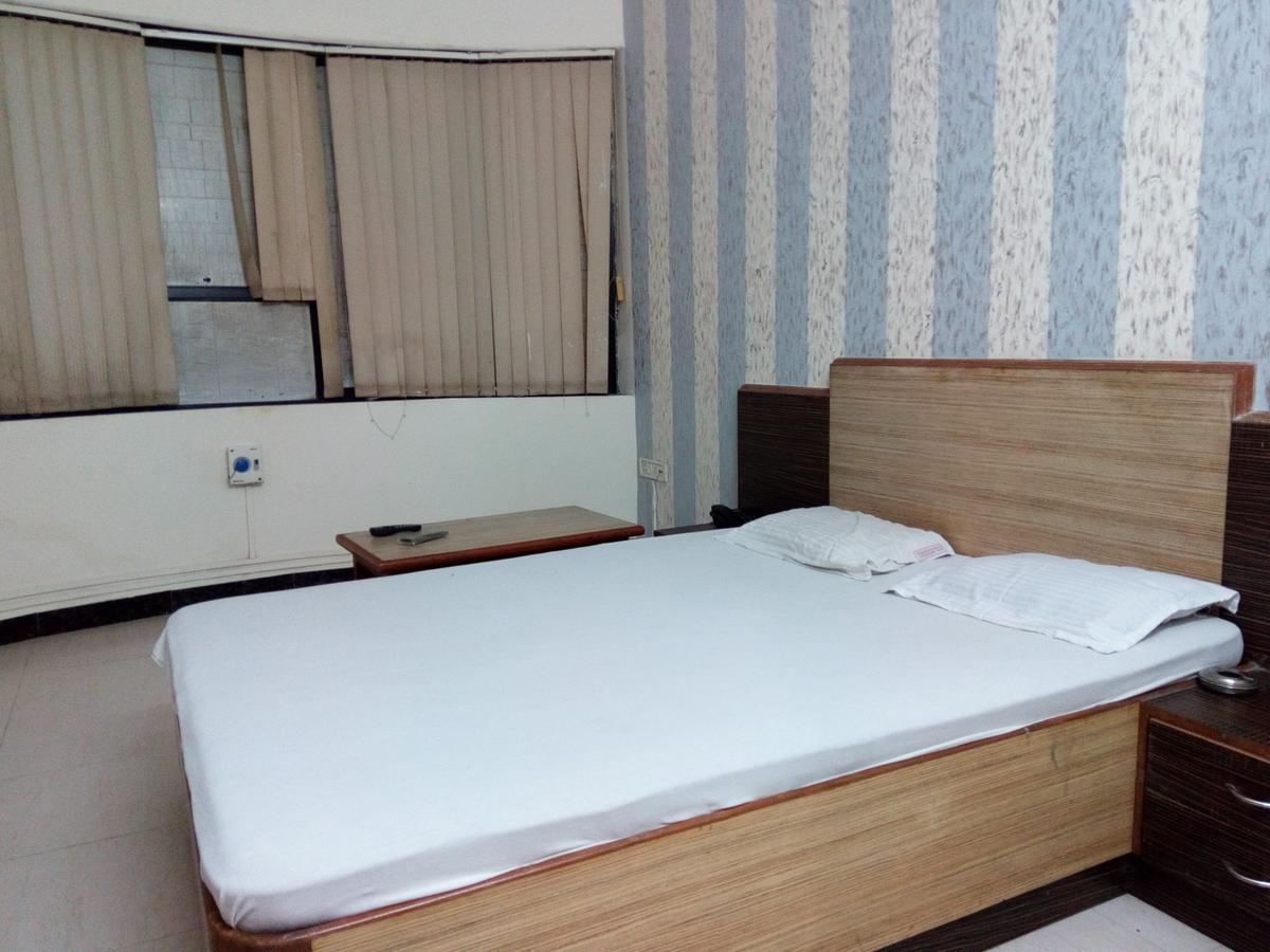 Hotel Sai Samrat Inn Panvel Exterior foto