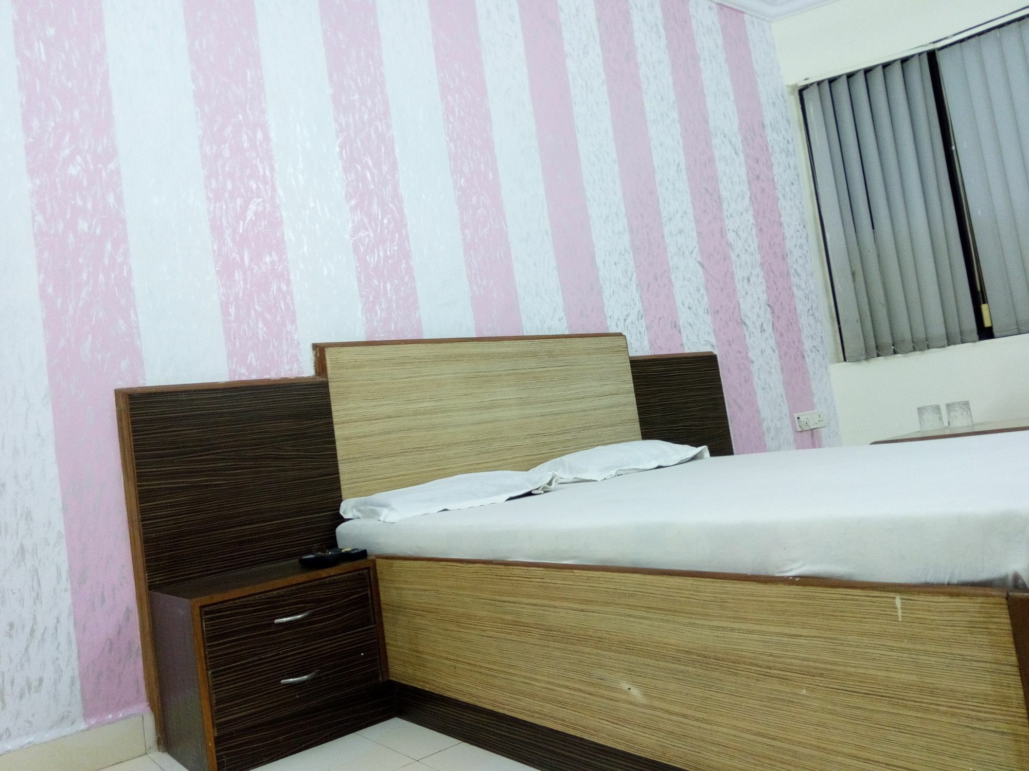 Hotel Sai Samrat Inn Panvel Exterior foto